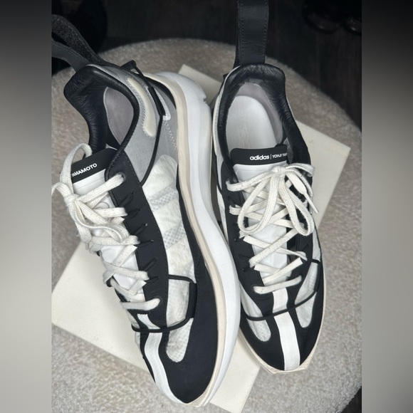 Y-3 Black & White Shiku Run Sneakers - Picture 4 of 8